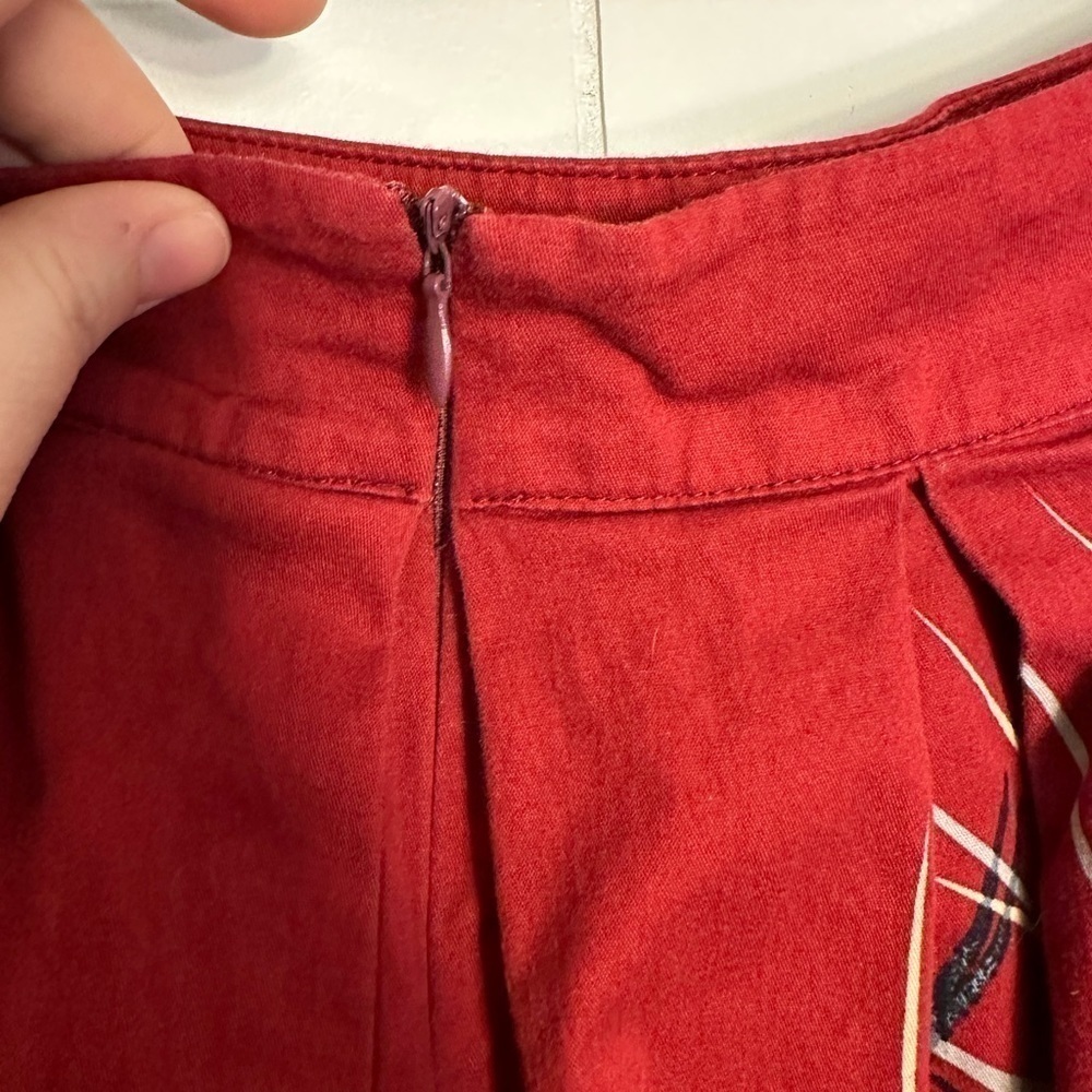 Burgundy Women’s Swan Skirt Size Small - Picture 5 of 10